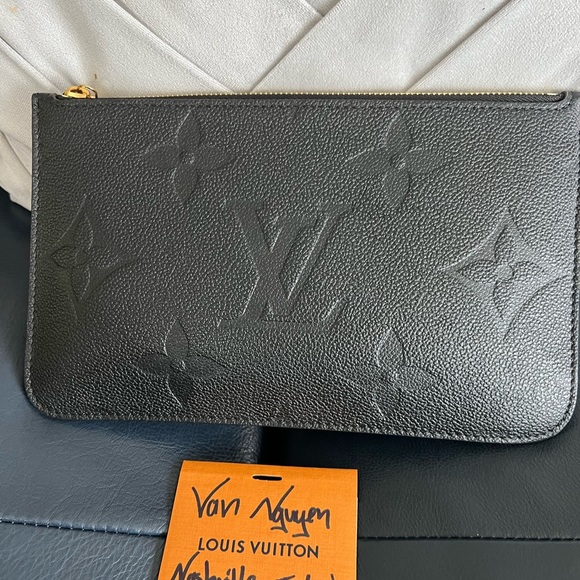 Louis Vuitton Neverfull MM Empreinte pouch - Picture 5 of 16